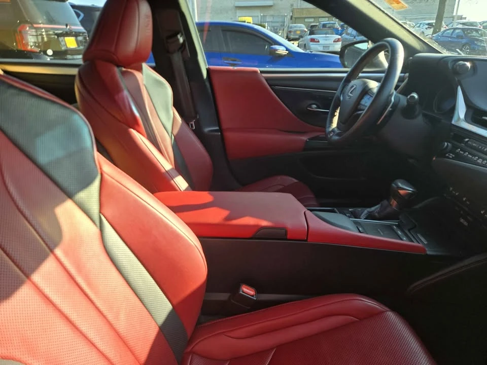 2019 Lexus ES 7th Gen - Image 10 of 12