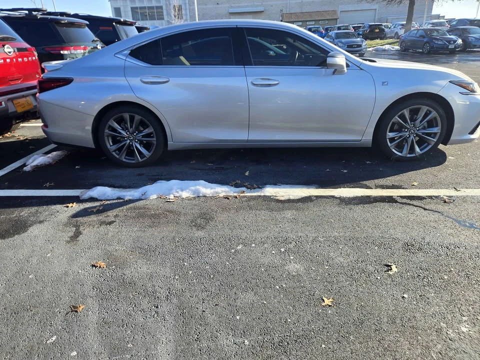 2019 Lexus ES 7th Gen - Image 6 of 12
