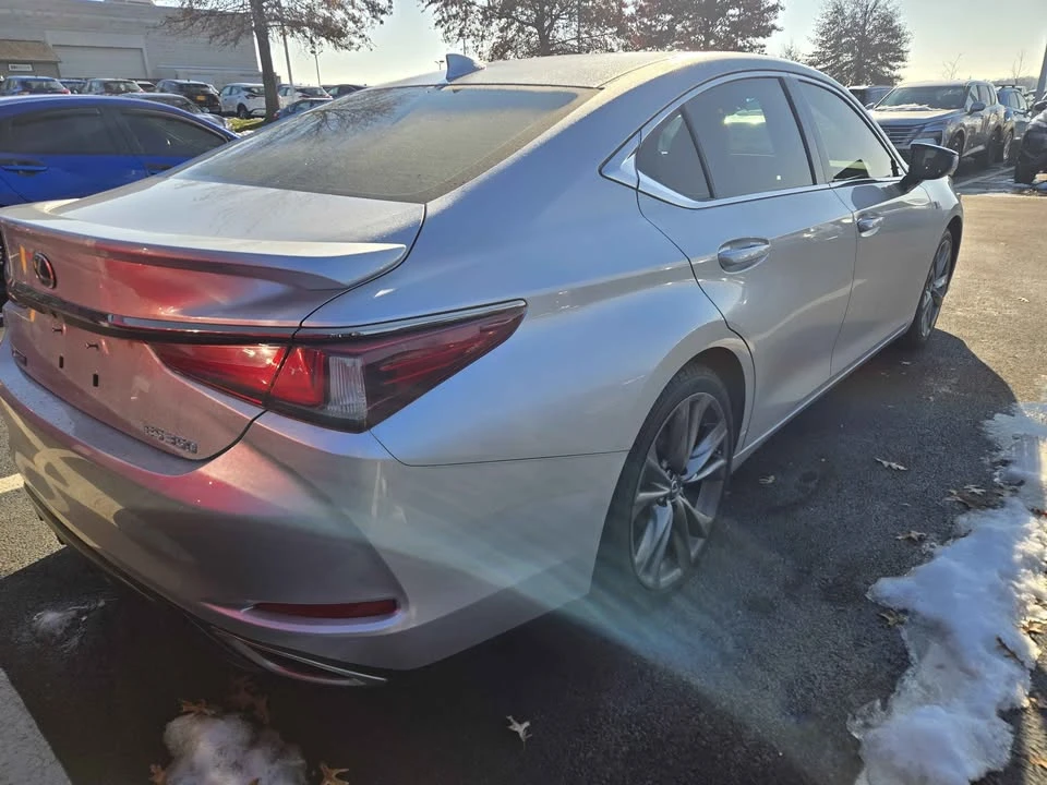 2019 Lexus ES 7th Gen - Image 4 of 12