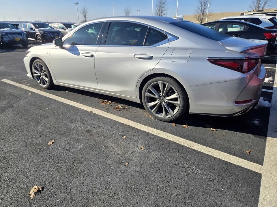 2019 Lexus ES 7th Gen - Image 8 of 12