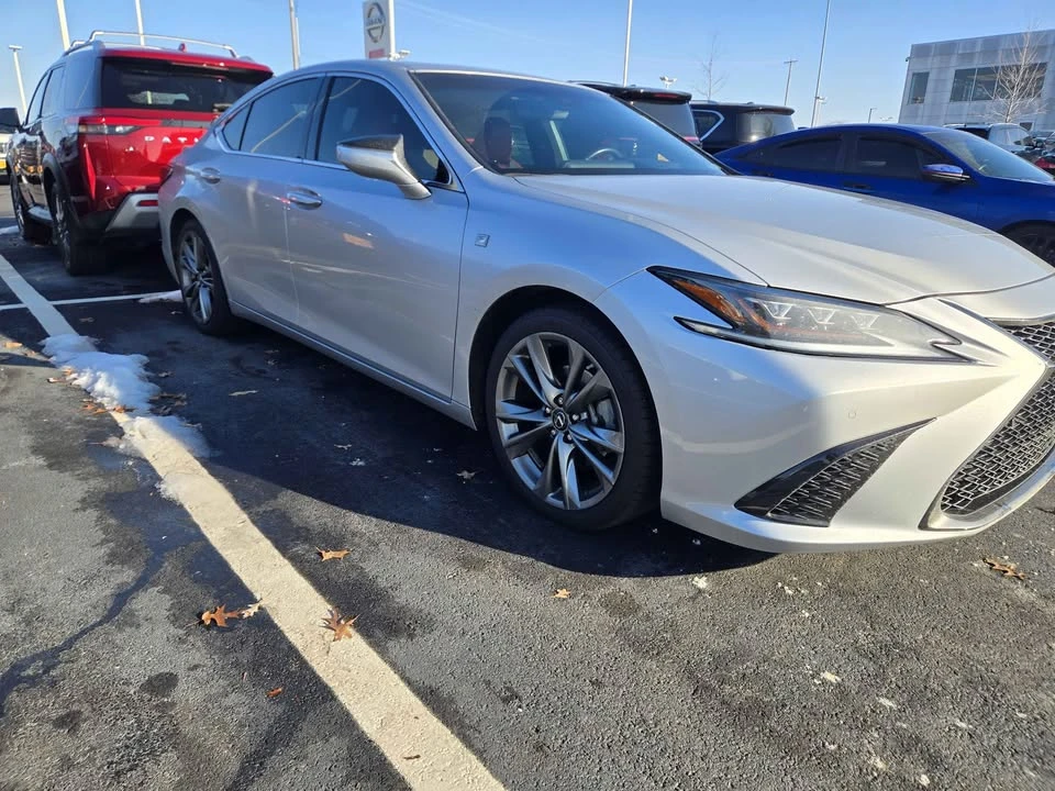 2019 Lexus ES 7th Gen - Image 3 of 12