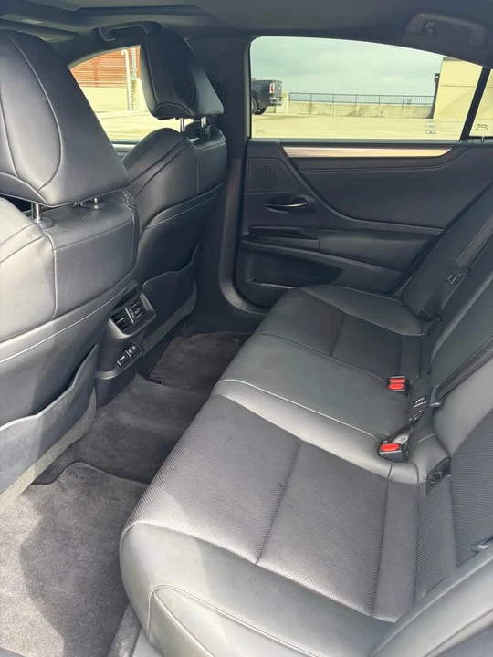 2019 Lexus ES 7th Gen - Image 8 of 12