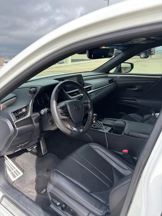 2019 Lexus ES 7th Gen - Image 11 of 12