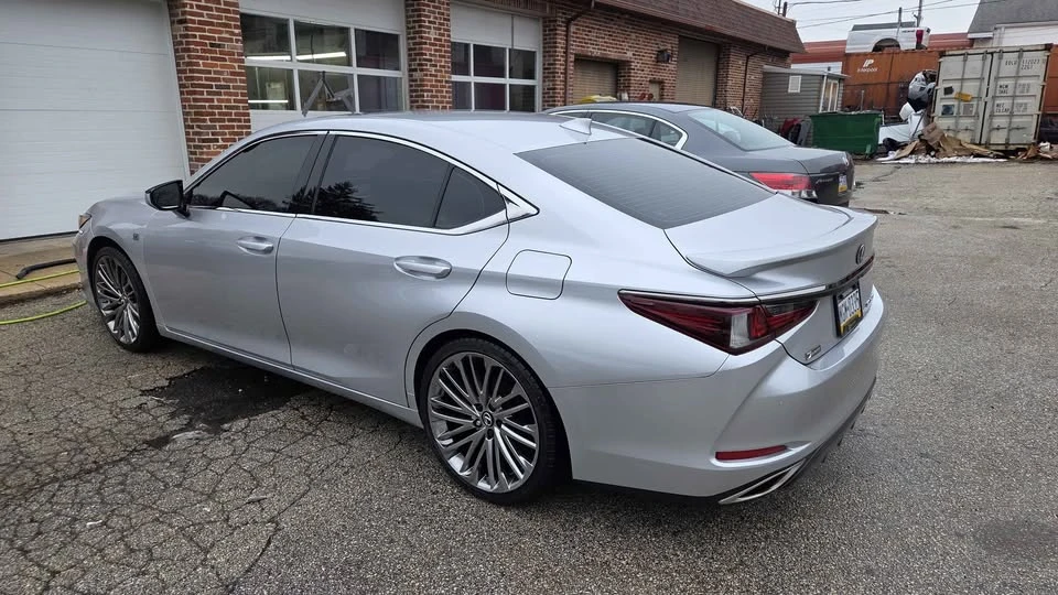 2019 Lexus ES 7th Gen - Image 2 of 3