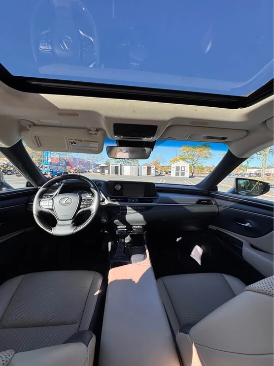 2019 Lexus ES 7th Gen - Image 11 of 14