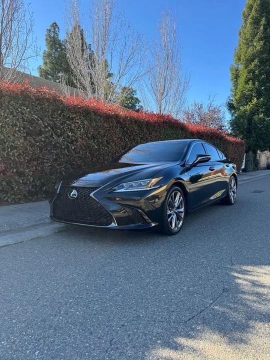 2019 Lexus ES 7th Gen - Image 2 of 12