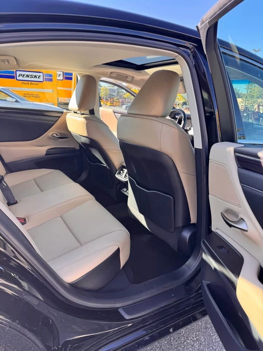 2019 Lexus ES 7th Gen - Image 9 of 14
