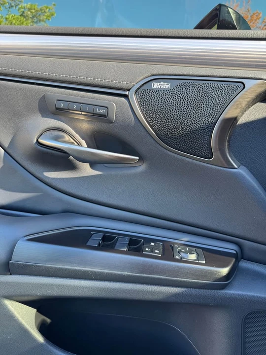 2019 Lexus ES 7th Gen - Image 11 of 12