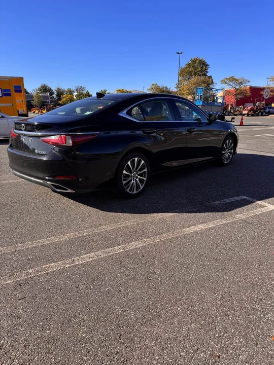 2019 Lexus ES 7th Gen - Image 6 of 14