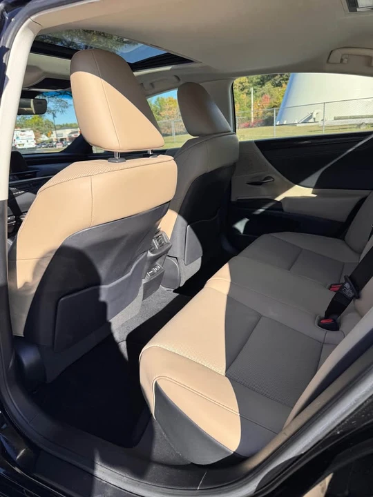 2019 Lexus ES 7th Gen - Image 8 of 14