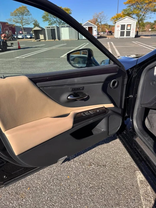 2019 Lexus ES 7th Gen - Image 4 of 14