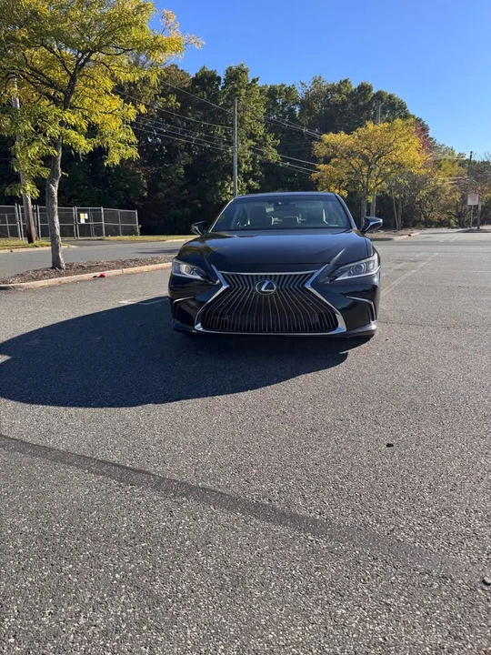 2019 Lexus ES 7th Gen - Image 2 of 14