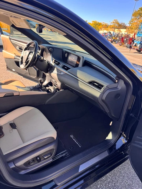 2019 Lexus ES 7th Gen - Image 10 of 14
