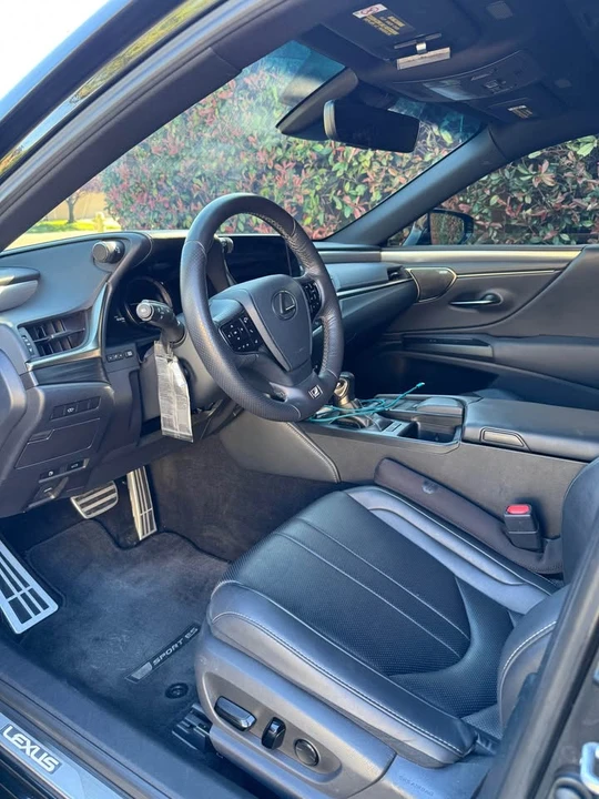 2019 Lexus ES 7th Gen - Image 8 of 12