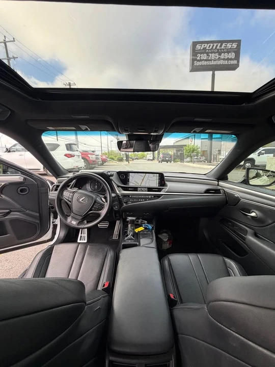 2019 Lexus ES 7th Gen - Image 11 of 11