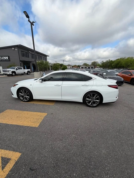 2019 Lexus ES 7th Gen - Image 4 of 11