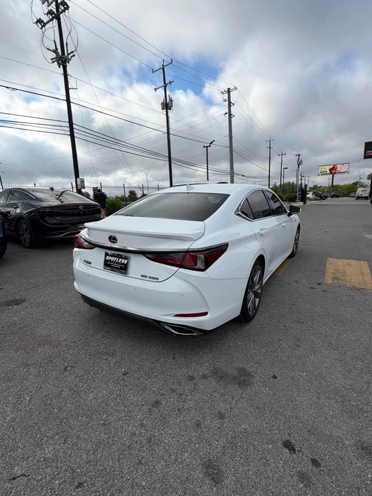 2019 Lexus ES 7th Gen - Image 7 of 11