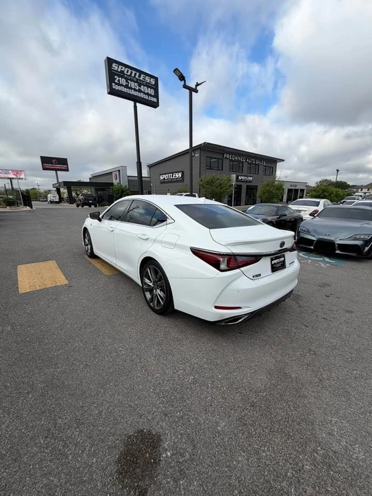 2019 Lexus ES 7th Gen - Image 5 of 11