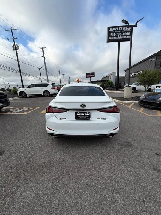 2019 Lexus ES 7th Gen - Image 6 of 11