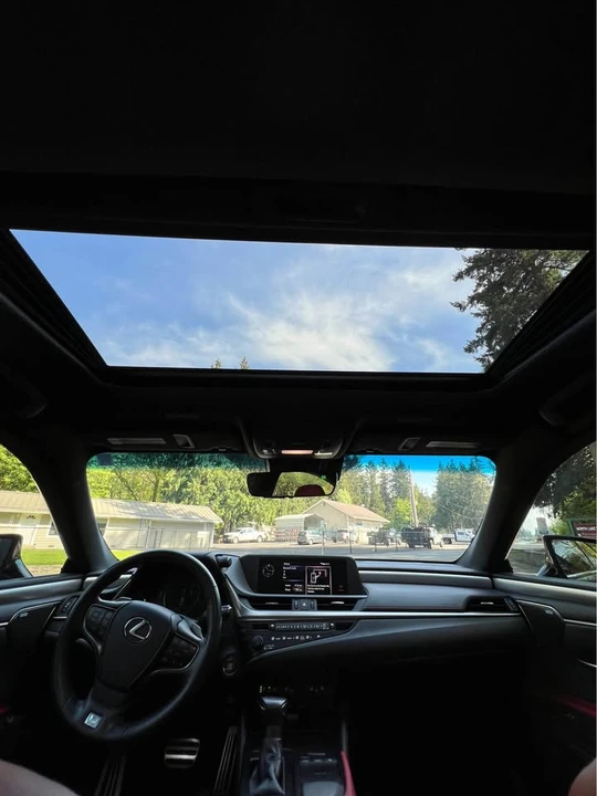 2019 Lexus ES 7th Gen - Image 9 of 12