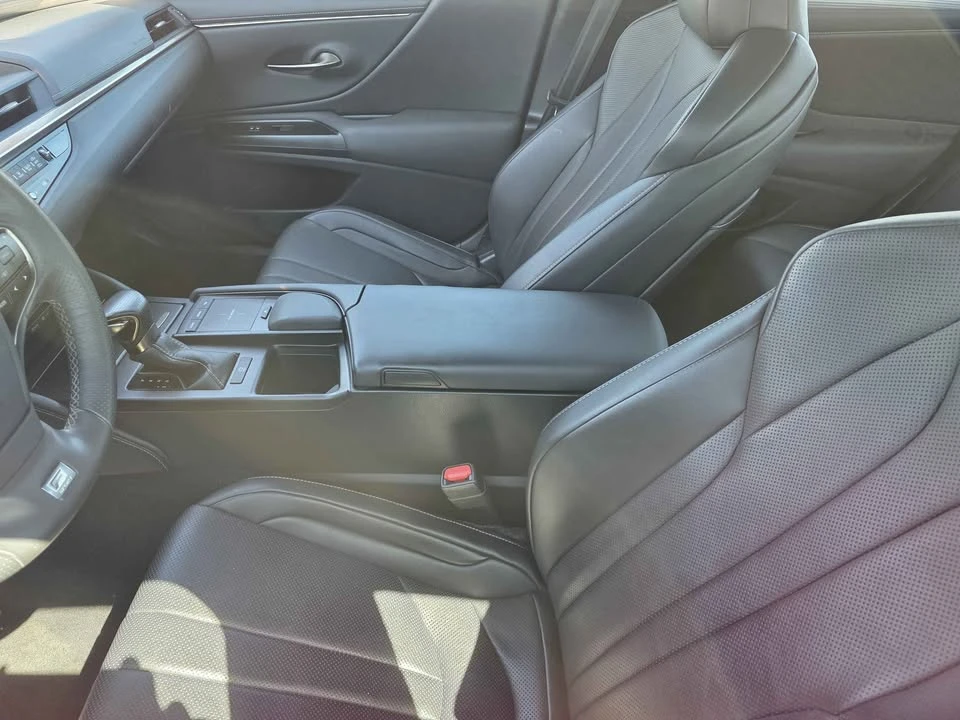 2019 Lexus ES 7th Gen - Image 5 of 6