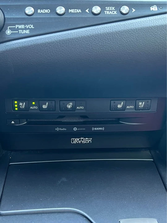 2019 Lexus ES 7th Gen - Image 10 of 12