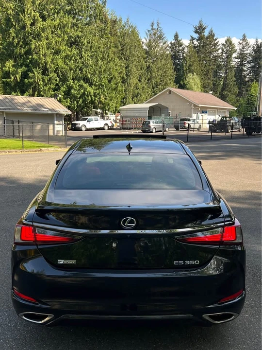 2019 Lexus ES 7th Gen - Image 5 of 12