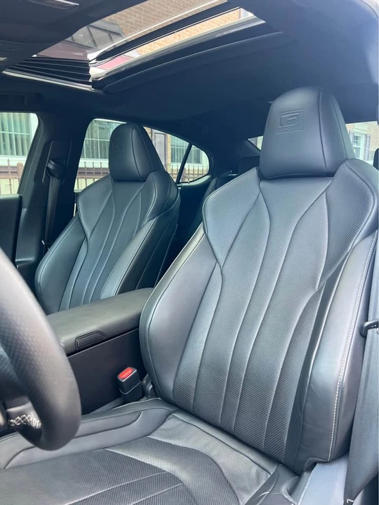 2019 Lexus ES 7th Gen - Image 13 of 19