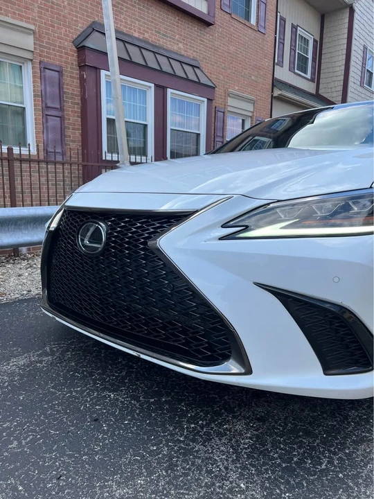 2019 Lexus ES 7th Gen - Image 2 of 19