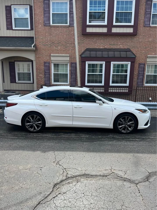 2019 Lexus ES 7th Gen - Image 9 of 19