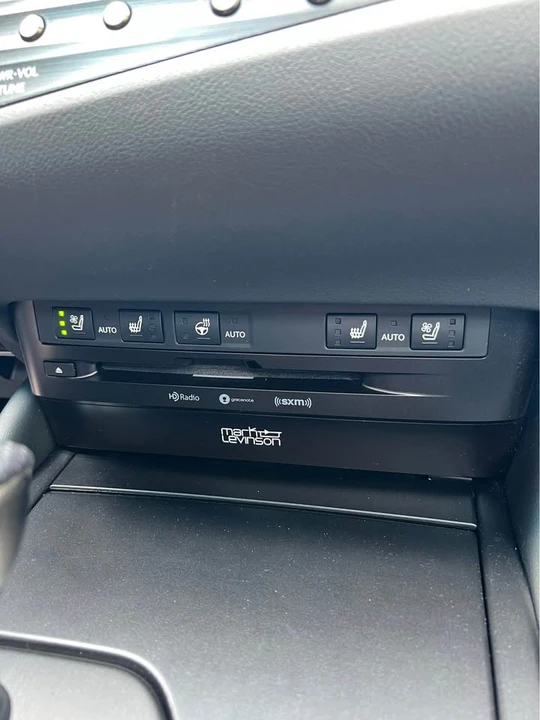 2019 Lexus ES 7th Gen - Image 15 of 19