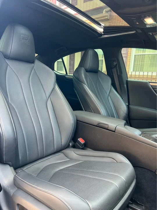 2019 Lexus ES 7th Gen - Image 15 of 17