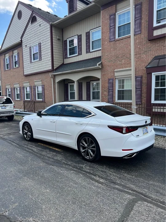 2019 Lexus ES 7th Gen - Image 5 of 17