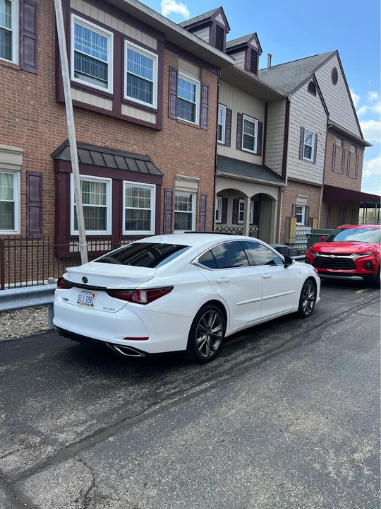 2019 Lexus ES 7th Gen - Image 11 of 17