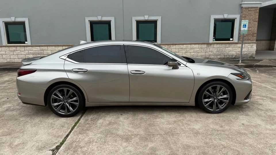 2019 Lexus ES 7th Gen - Image 2 of 20