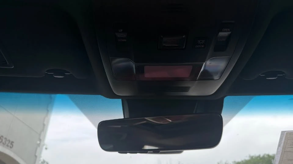 2019 Lexus ES 7th Gen - Image 18 of 20