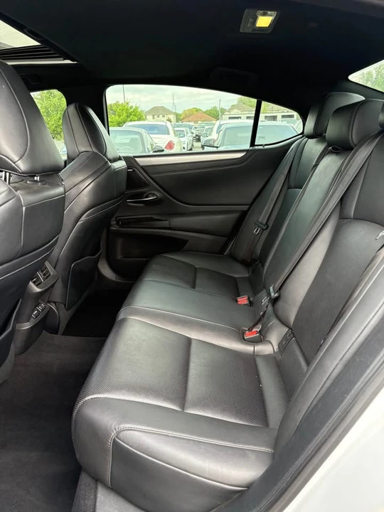 2019 Lexus ES 7th Gen - Image 7 of 10