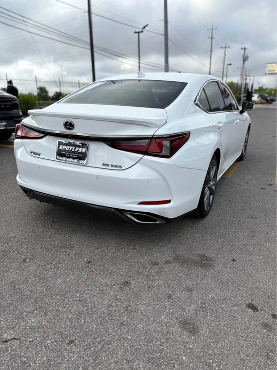 2019 Lexus ES 7th Gen - Image 5 of 10