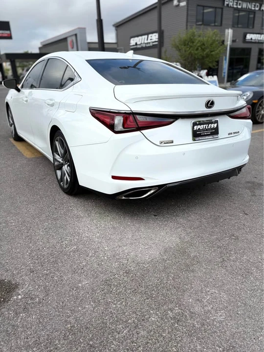 2019 Lexus ES 7th Gen - Image 4 of 10