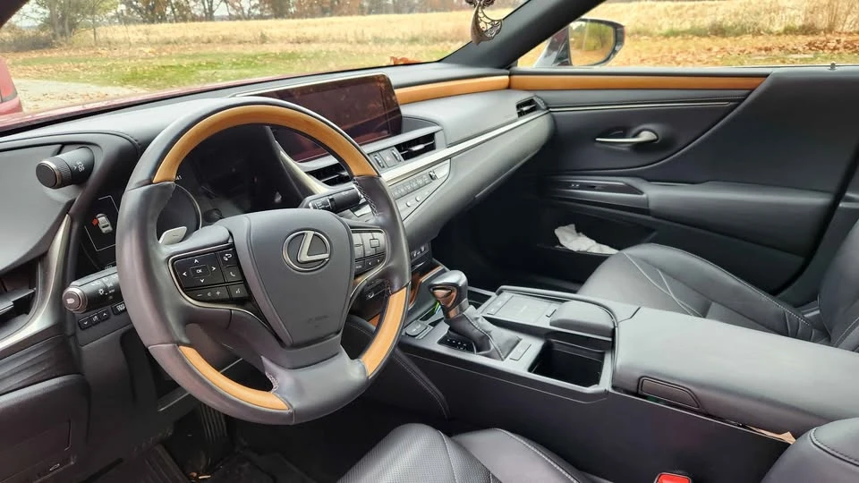 2019 Lexus ES 7th Gen - Image 10 of 10