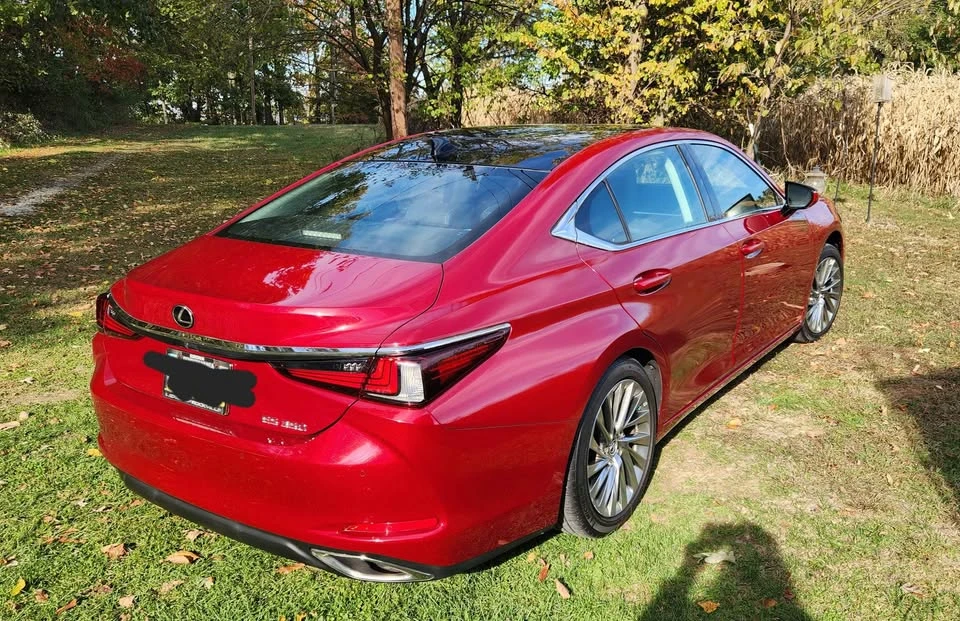 2019 Lexus ES 7th Gen - Image 5 of 10