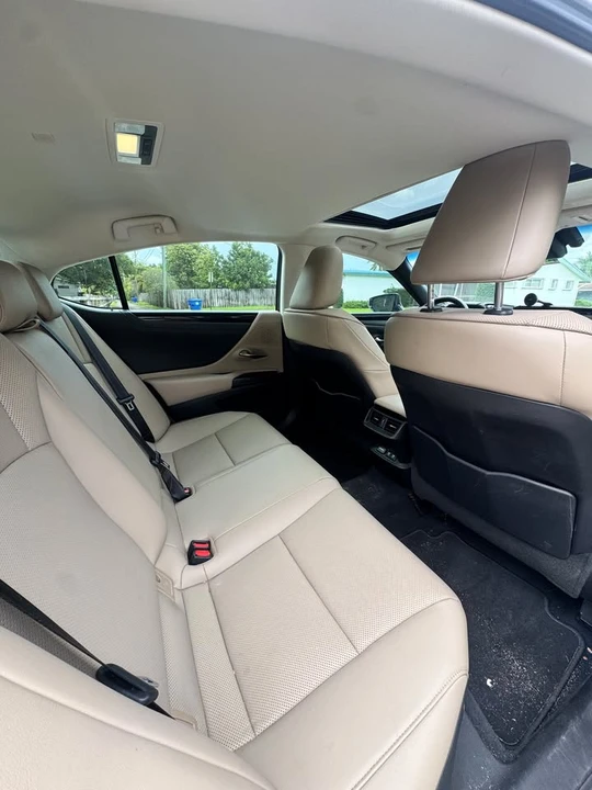 2019 Lexus ES 7th Gen - Image 5 of 12