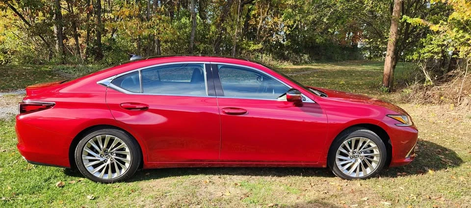 2019 Lexus ES 7th Gen - Image 4 of 10