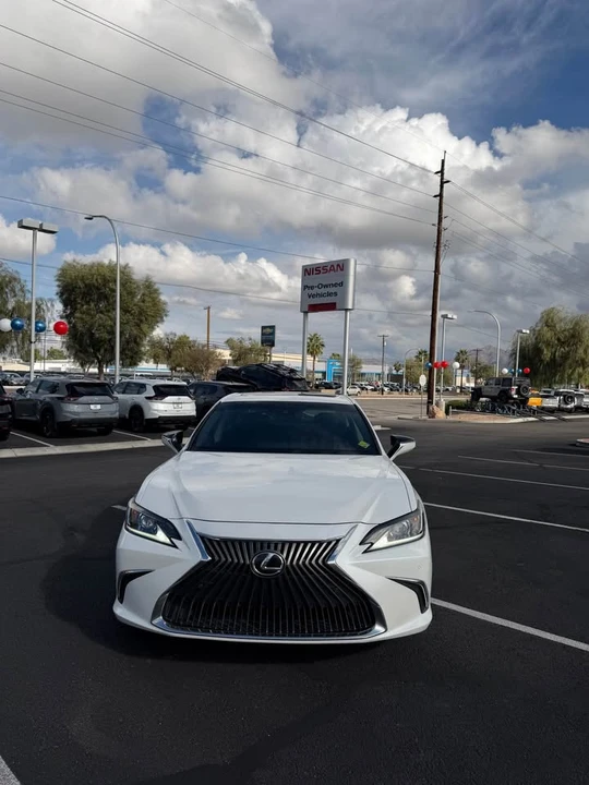 2019 Lexus ES 7th Gen - Image 2 of 8