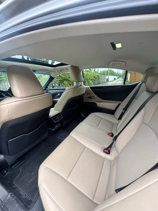 2019 Lexus ES 7th Gen - Image 10 of 12