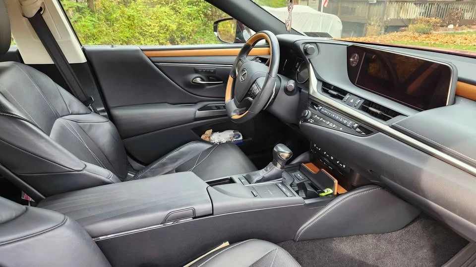 2019 Lexus ES 7th Gen - Image 9 of 10