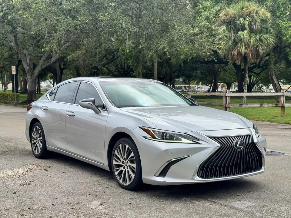 2019 Lexus ES 7th Gen - Image 3 of 12