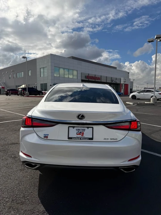 2019 Lexus ES 7th Gen - Image 5 of 8