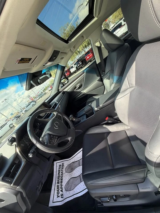 2019 Lexus ES 7th Gen - Image 8 of 8