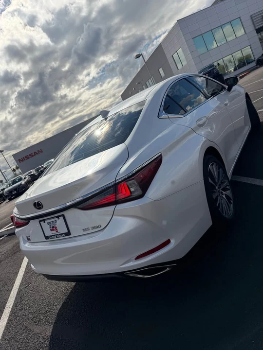 2019 Lexus ES 7th Gen - Image 4 of 8